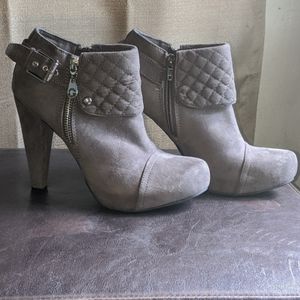 Guess grey ankle boot heels